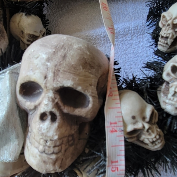Skull Wreath Decoration Door Hanging TabletopCelebration Decor! Halloween goth - Picture 10 of 10
